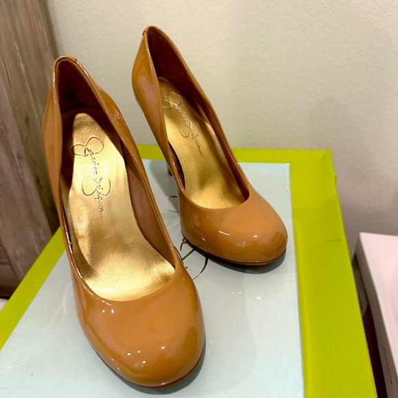 Jessica Simpson Nude patent heel - Picture 1 of 6
